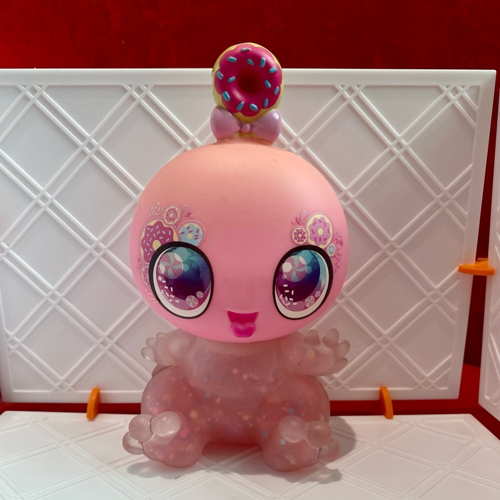 Goo Goo Galaxy 5 in doll, Astra Nommy with squeezer belly